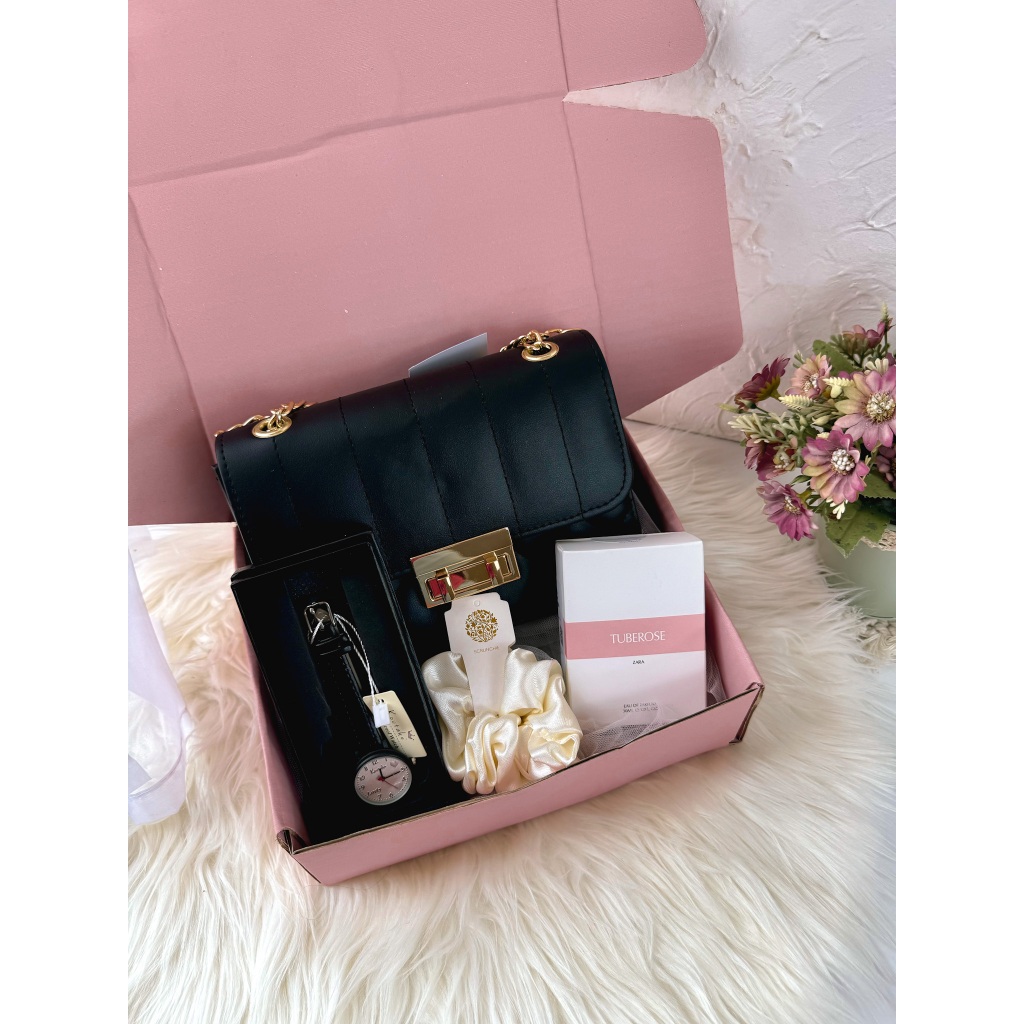 

KADOPEDIA Hampers Box Ulang Tahun Cewek Wanita Kado Wisuda Kado Anniversary