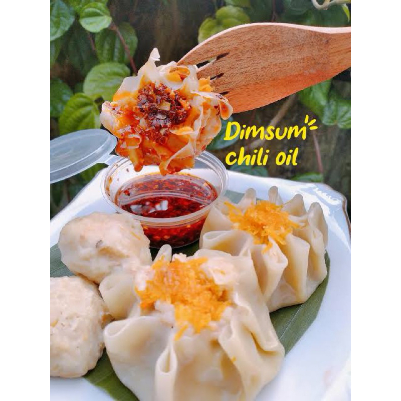 

Dimsum ayam dengan saos chili oil