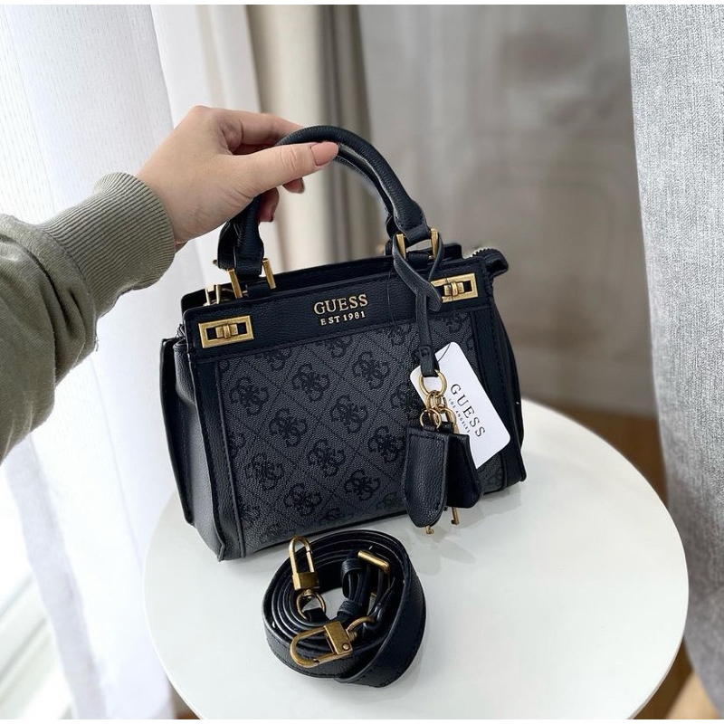 sling bag guess mini hitam motif / handle bag guess