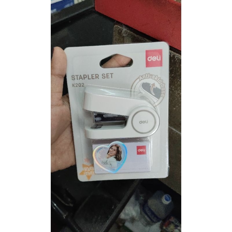 

Deli Stapler Mini / Staples Kecil + Refill [Edisi AGNEZ MO] - CK202