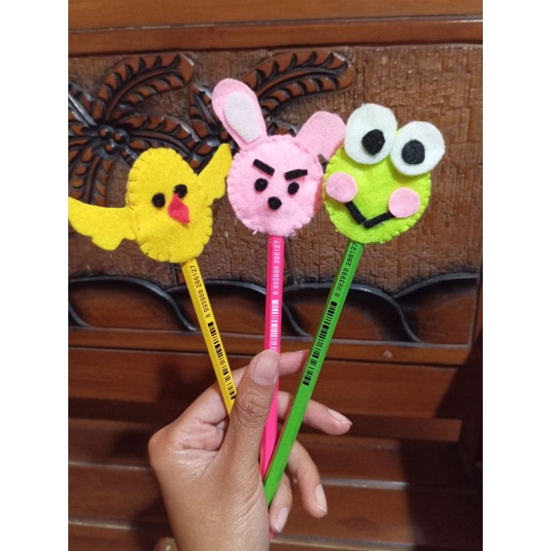 

PENSIL KARAKTER IMUT