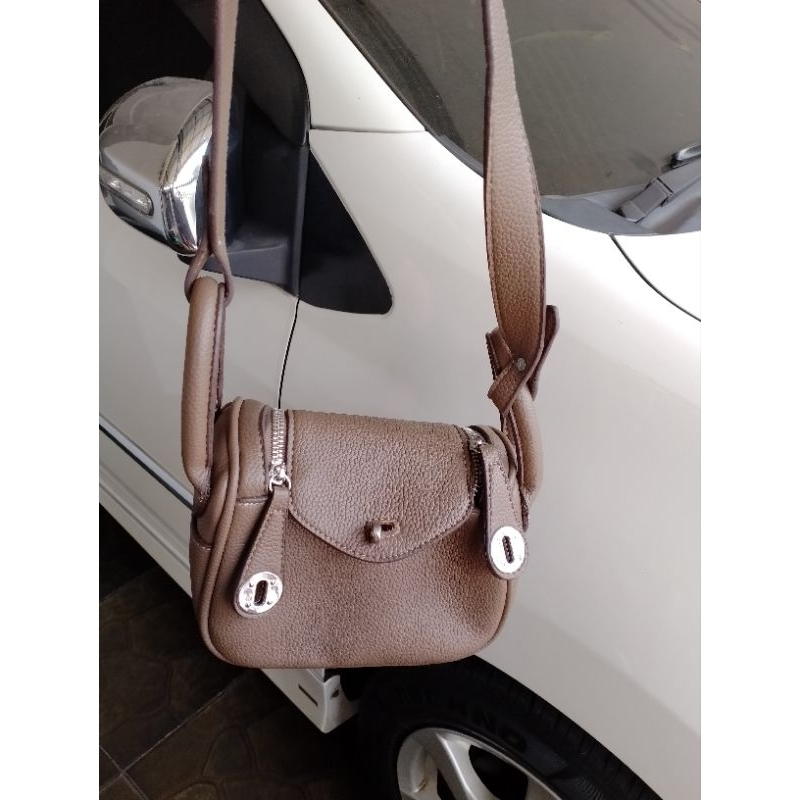 TAS PRELOVED LINDOY MINI WARNA KHAKI