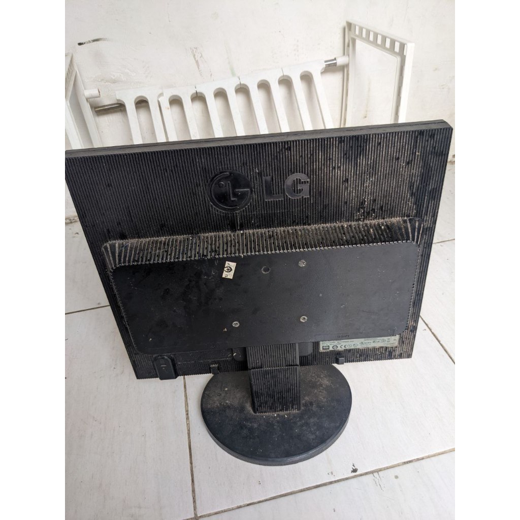Monitor LG 16 inci bekas mati
