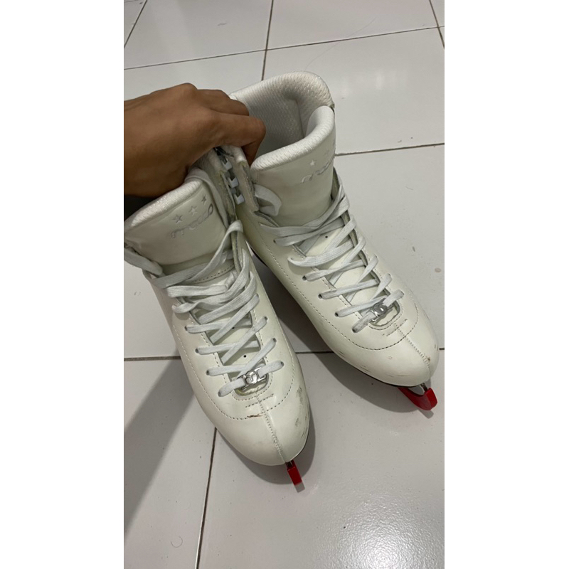 Sepatu ice Skating Mocco