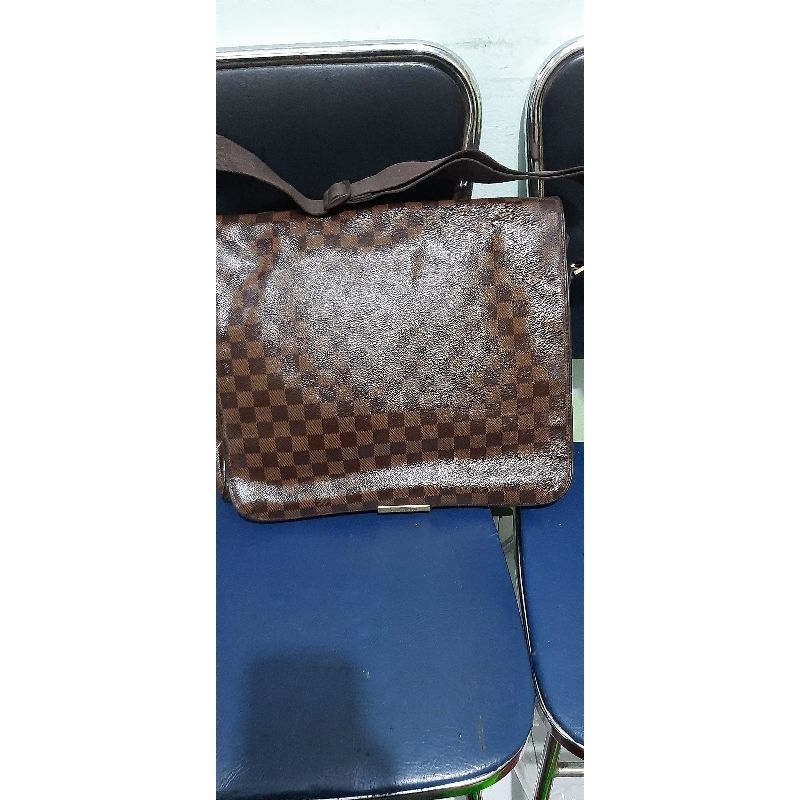 Tas Sling Bag Pria LV Damier Vintage Size 37 Kondisi Second Pemakaian