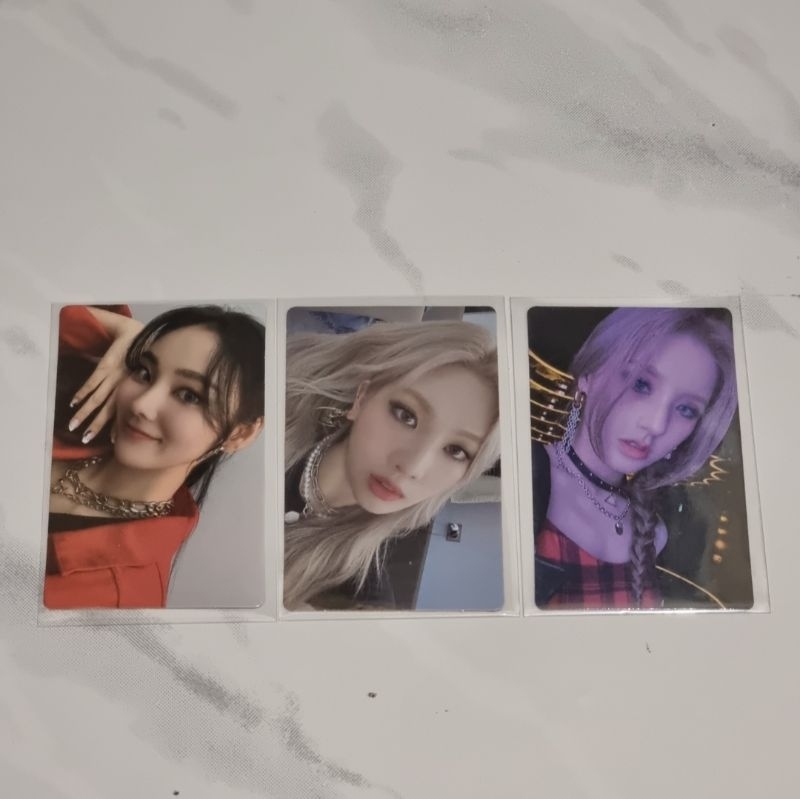 Loona Not Friends album photocard Jinsoul Kim Lip Heejin
