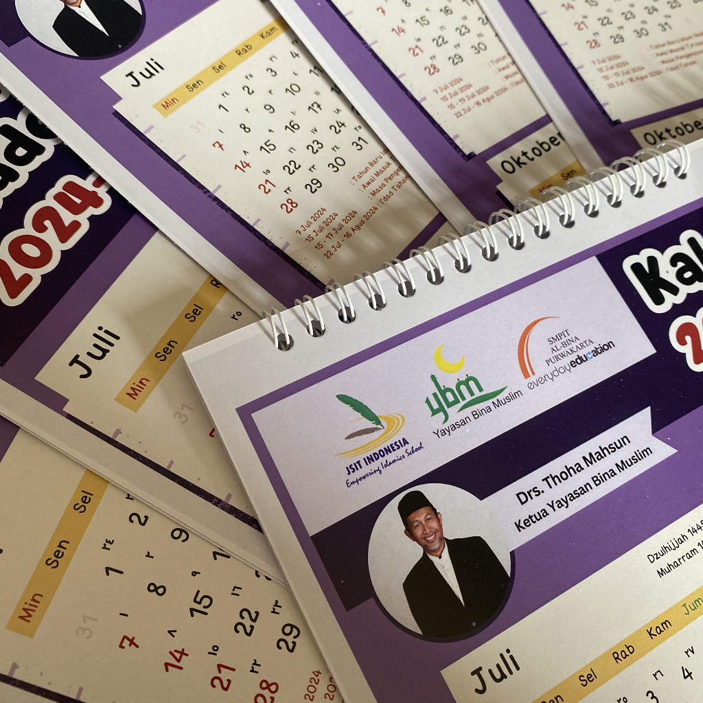 

Cetak Kalender Dinding Custom 2025 4 Bulanan isi 3 Lembar Jilid Spiral