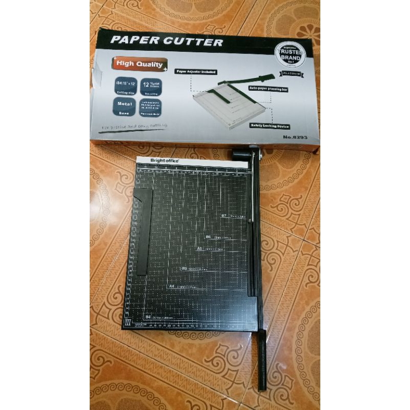 

paper cutter ukuran B4 bahan dari plat di jamin kuat