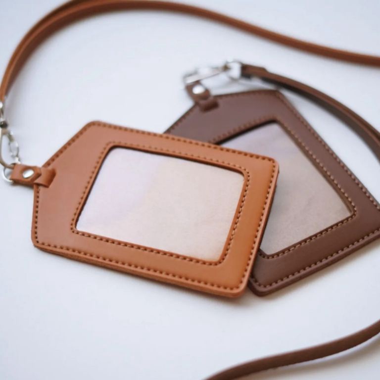 

Promo Murah ID CARD PRIA DAN WANITA KULIT CARD HOLDER PATUK LANYARD MURAH BERKWALITAS