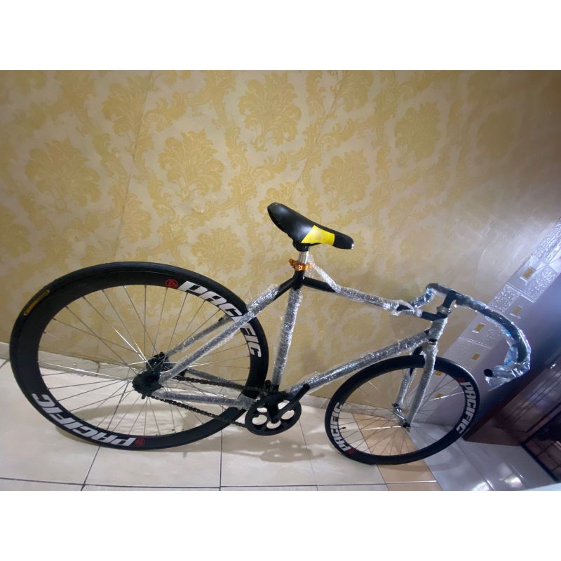 Sepeda Fixie Terpedo 700C (frame hitam)