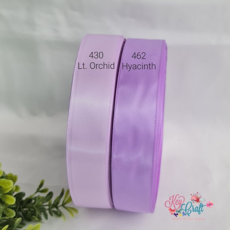 

Pita Satin import double side size 2,5cm gradiasi purple