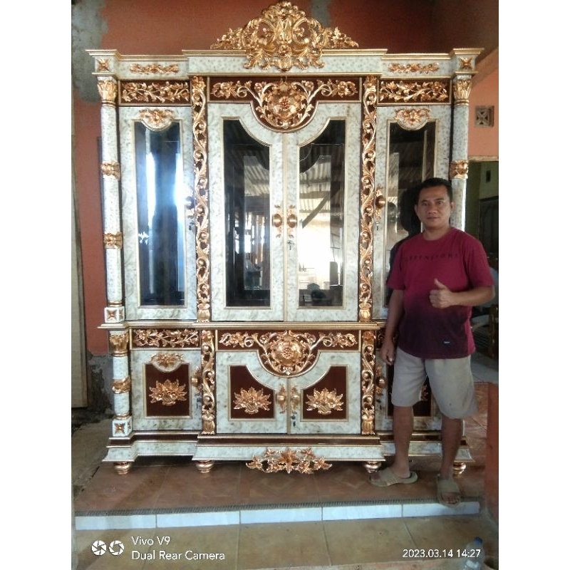 lemari hias kaca jati jepara/lemari pajangan jati ukir jepara