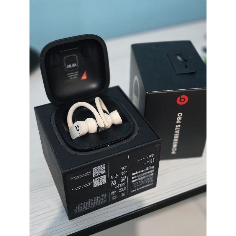 Power Beats Powerbeats Pro Wireless , sangat mulus