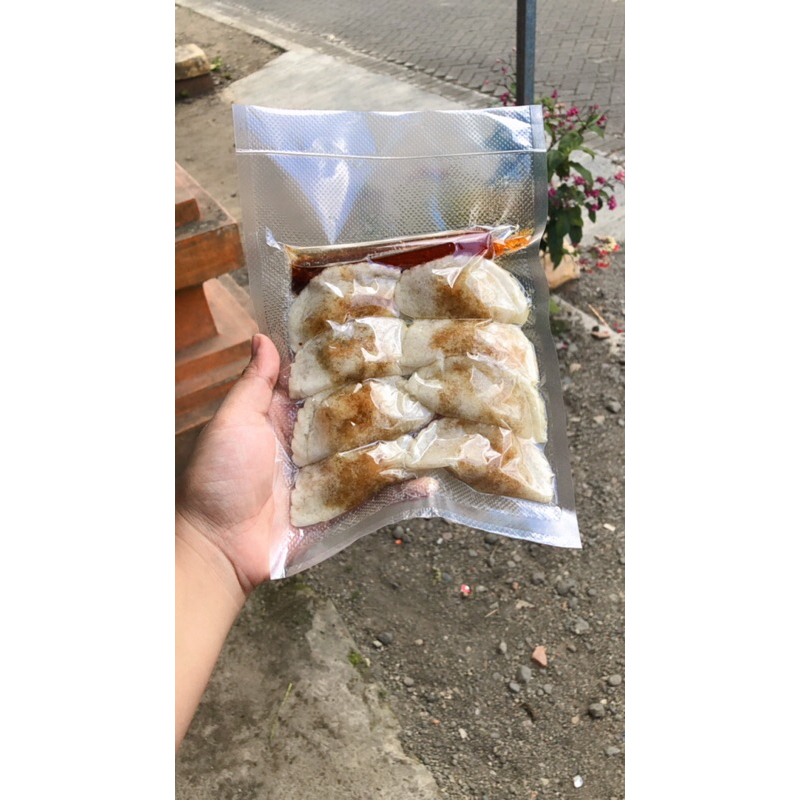 

CIRENG ISI AYAM SUWIR CIRENG BUMBU CHILI OIL