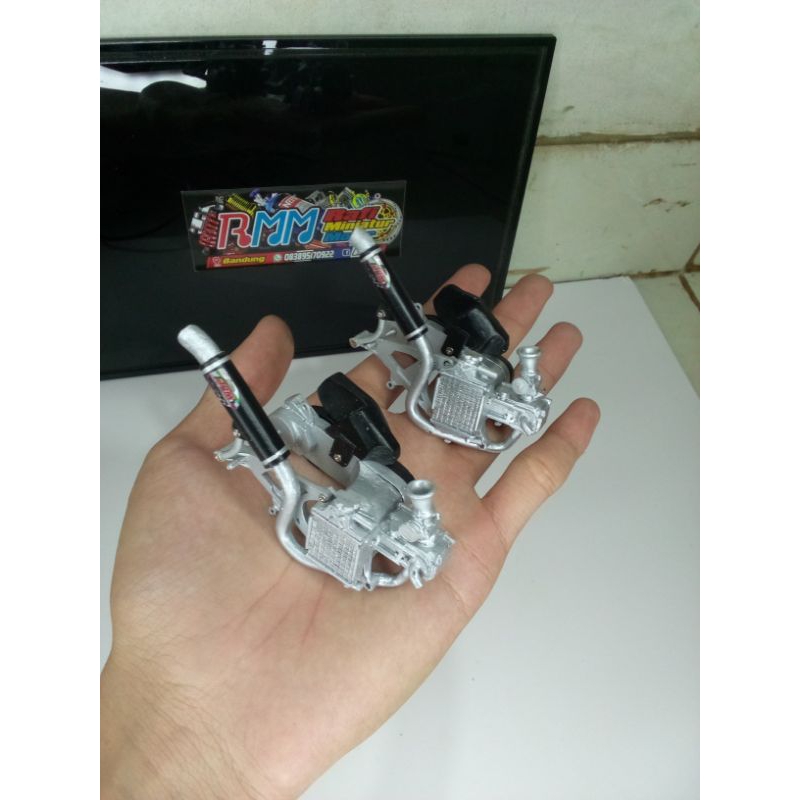 miniatur mesin Vario berbahan resin