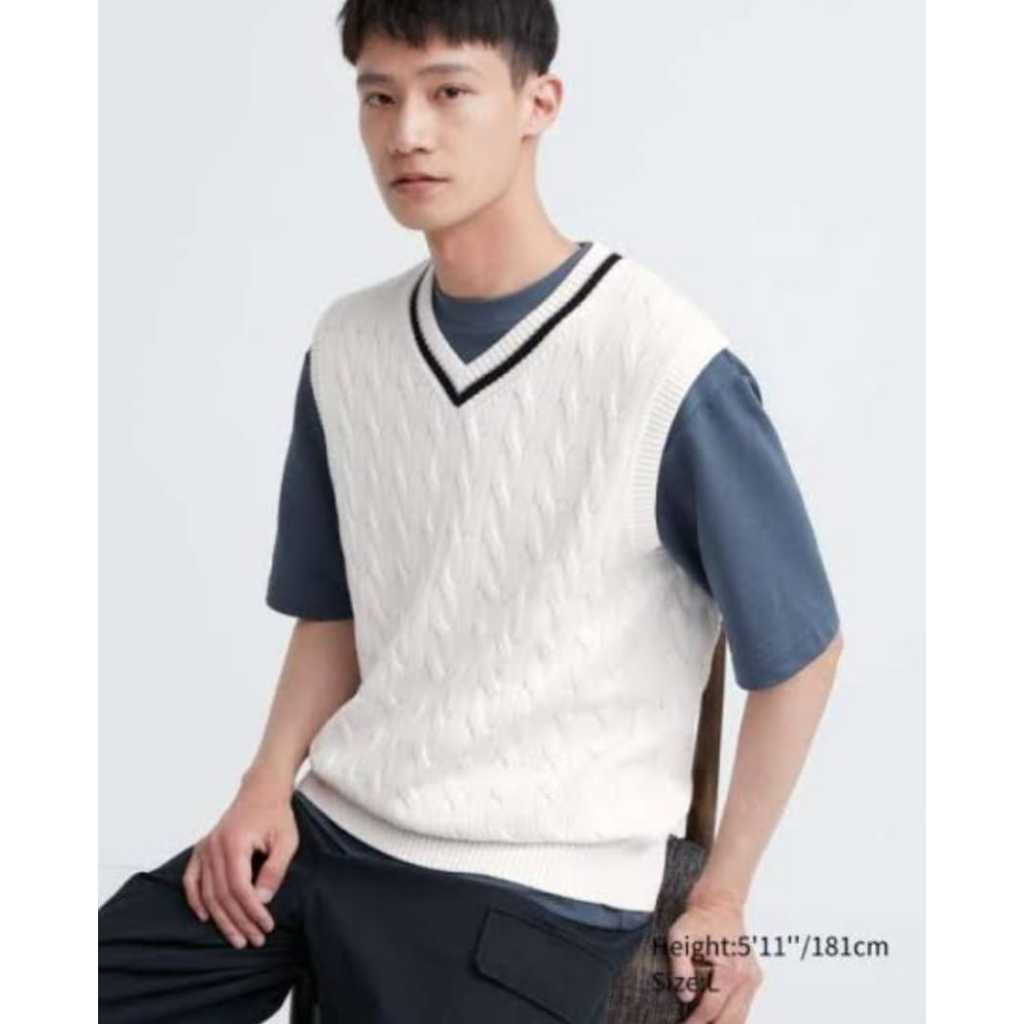 PRELOVED ROMPI/VEST RAJUT KERAH V BY UNIQLO