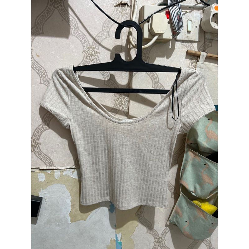 h&m open back top / hnm crop top tshirt / hm off shoulder top