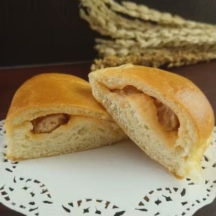 

ROTI ISI SOSIS SAPI ADUHAI