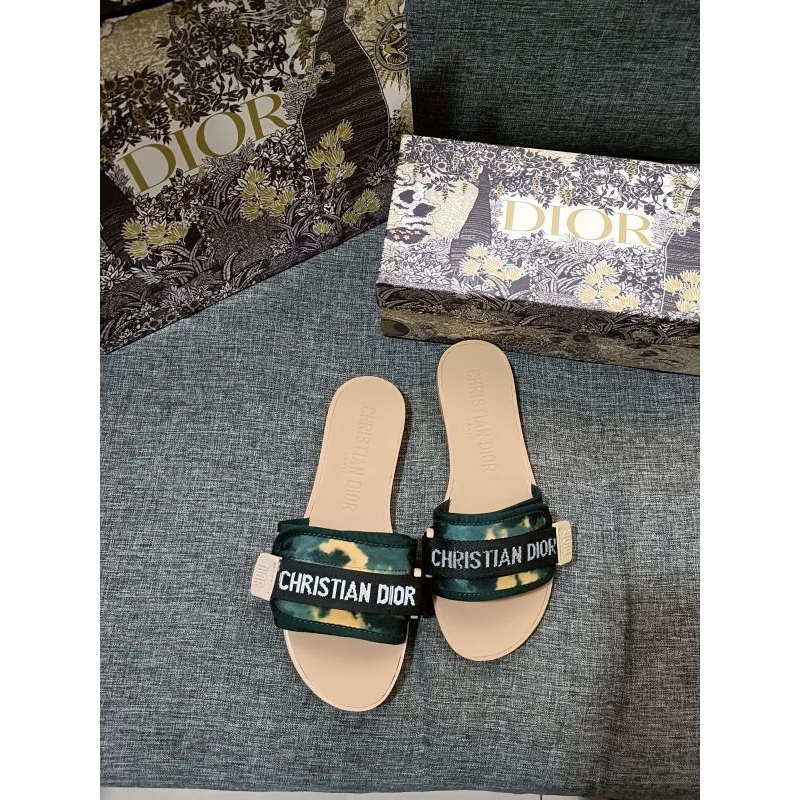 D evolution sandal flat slipper wanita Cristian dior