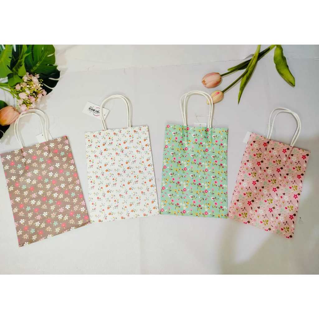 

Paper Bag/ Gudie Bag/ Tas Kado Ukuran 15 X 8 X 21Cm - 2544