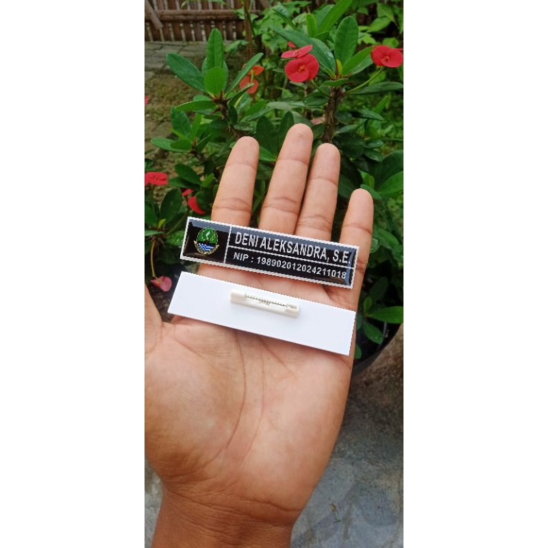 

Nametage/ Nama Dada Akrilik Peniti