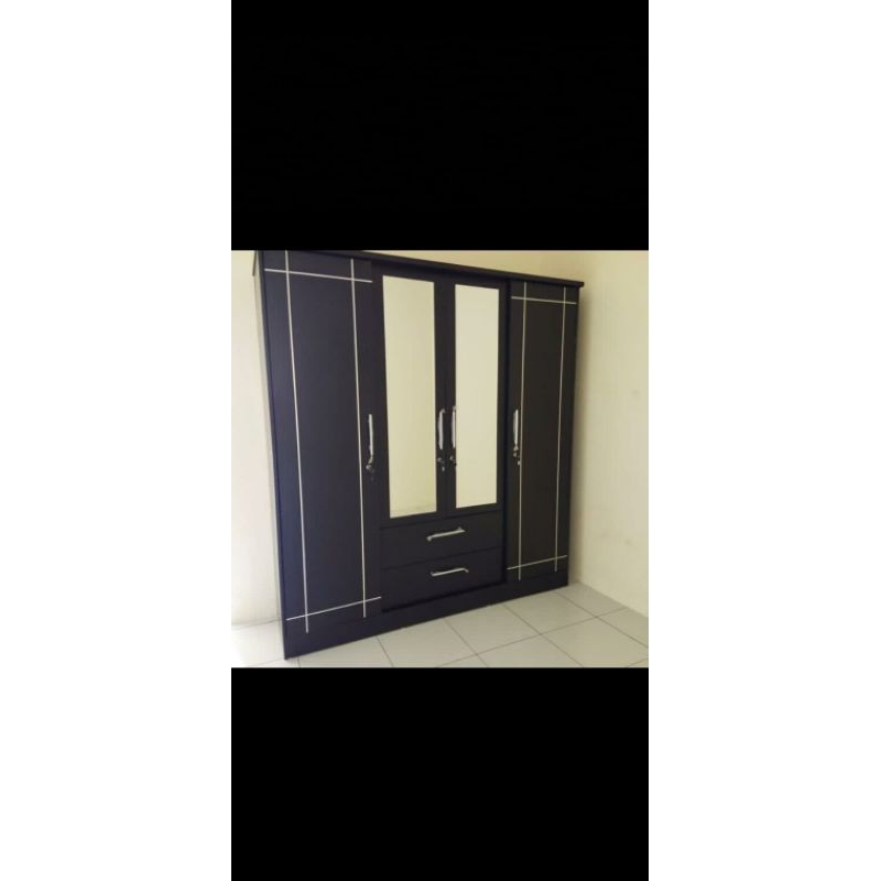 Lemari pakaian 4 pintu