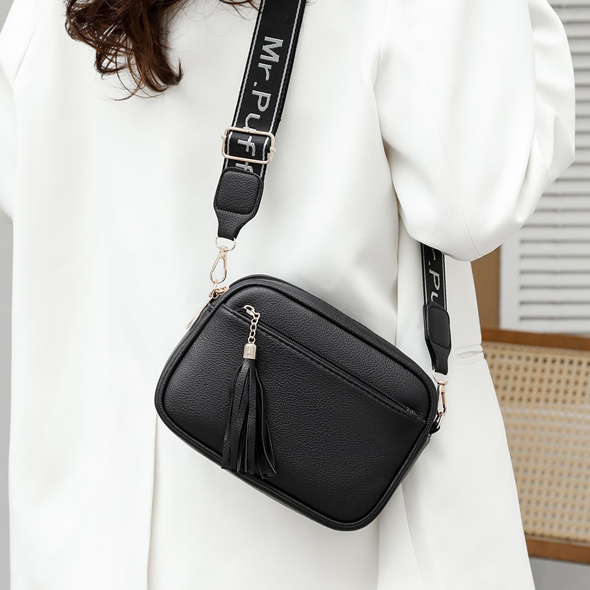 Tas Wanita Selempang Tali Lebar Kasual Minimalis Clerence