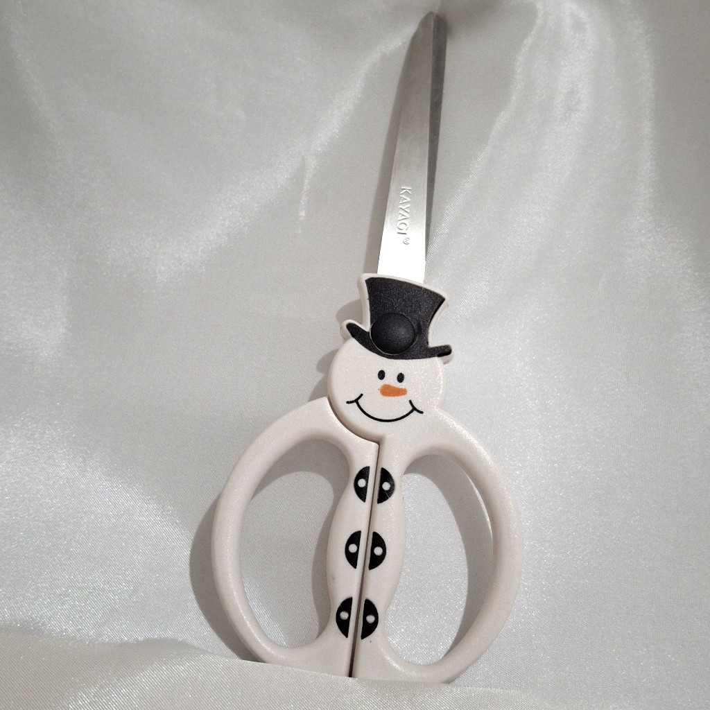 

Gunting Motif Karakter Snowman Warna Putih