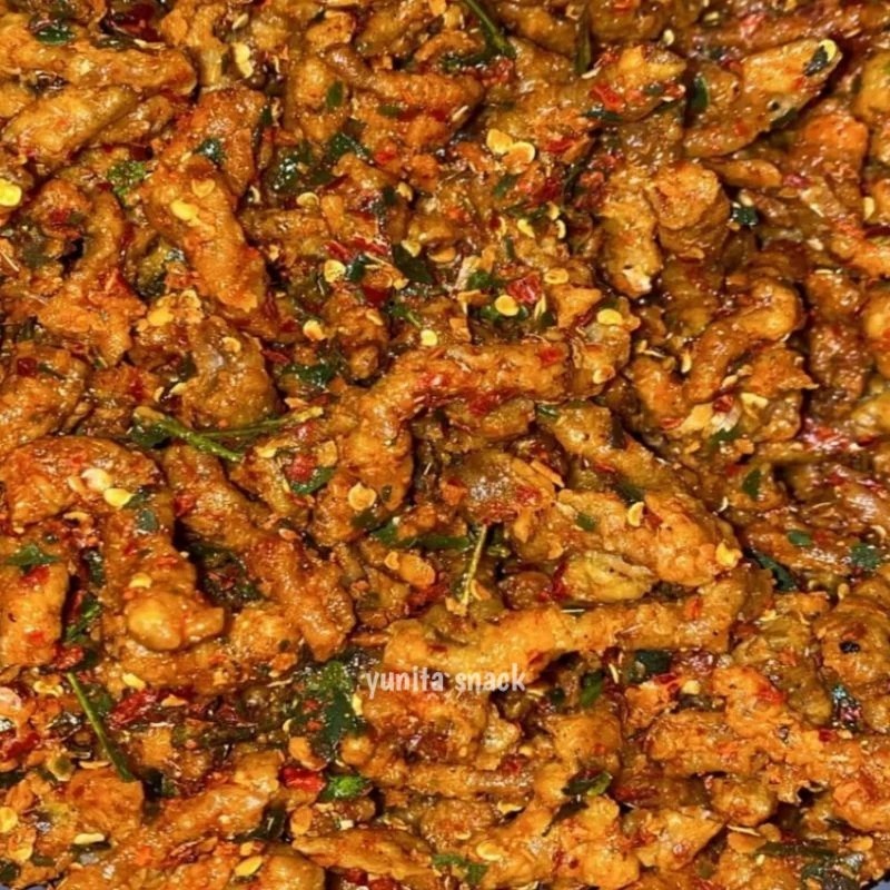 

Usus Krispi / kripik usus 1 KG / 1KG usus Crispy bumbu Pedas daun jeruk