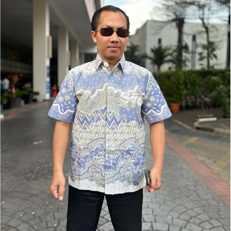 BLUE SKY Hem batik pria bahan katun lengan pendek