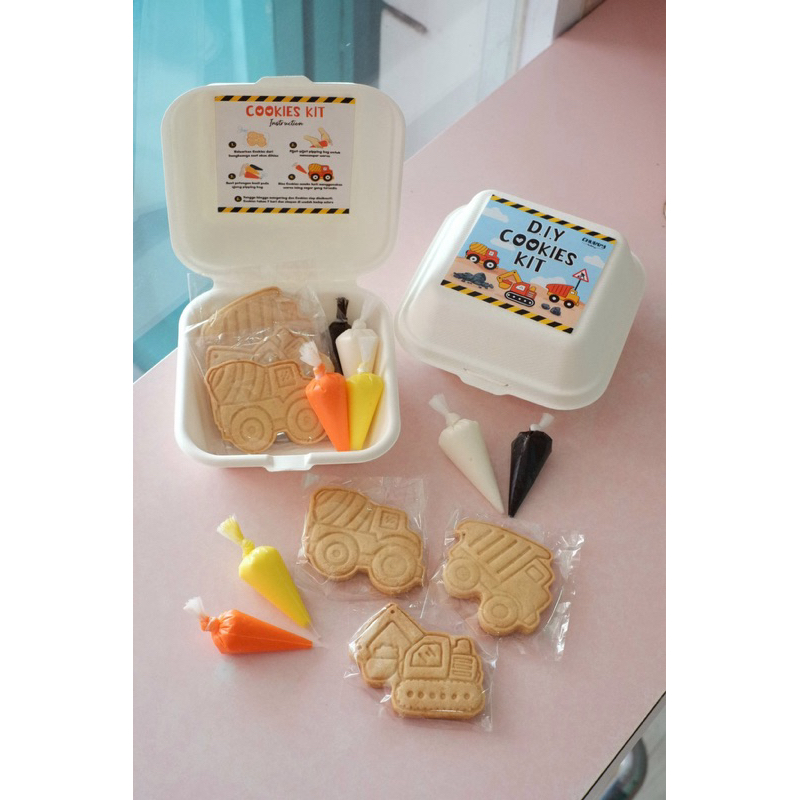 

DIY BUTTER COOKIES EKSAVATOR-DECORATING-KIT COOKIES KARAKTER