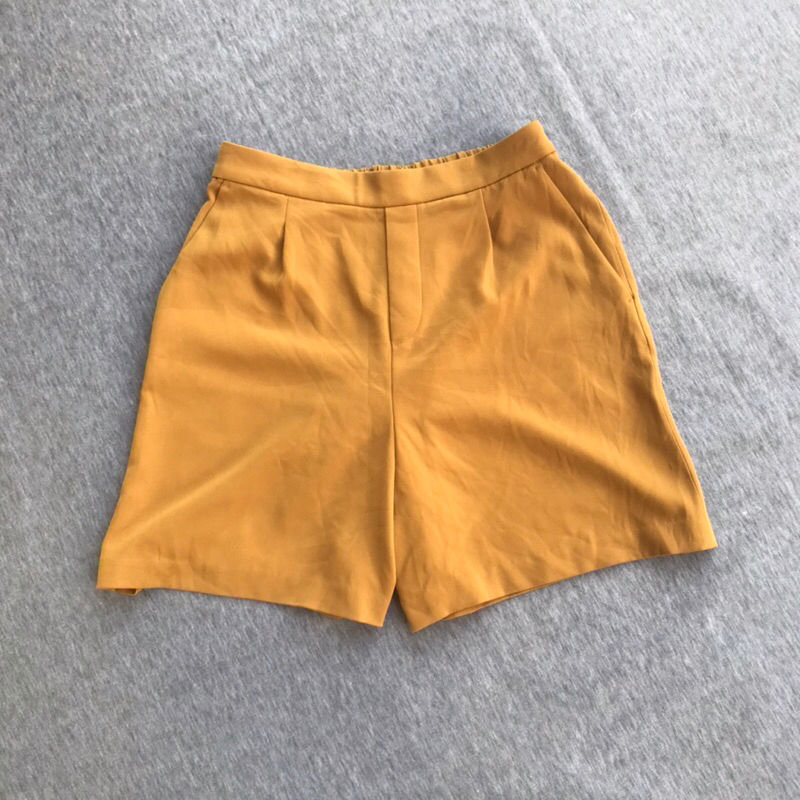 uniqlo short pants women ukuran M