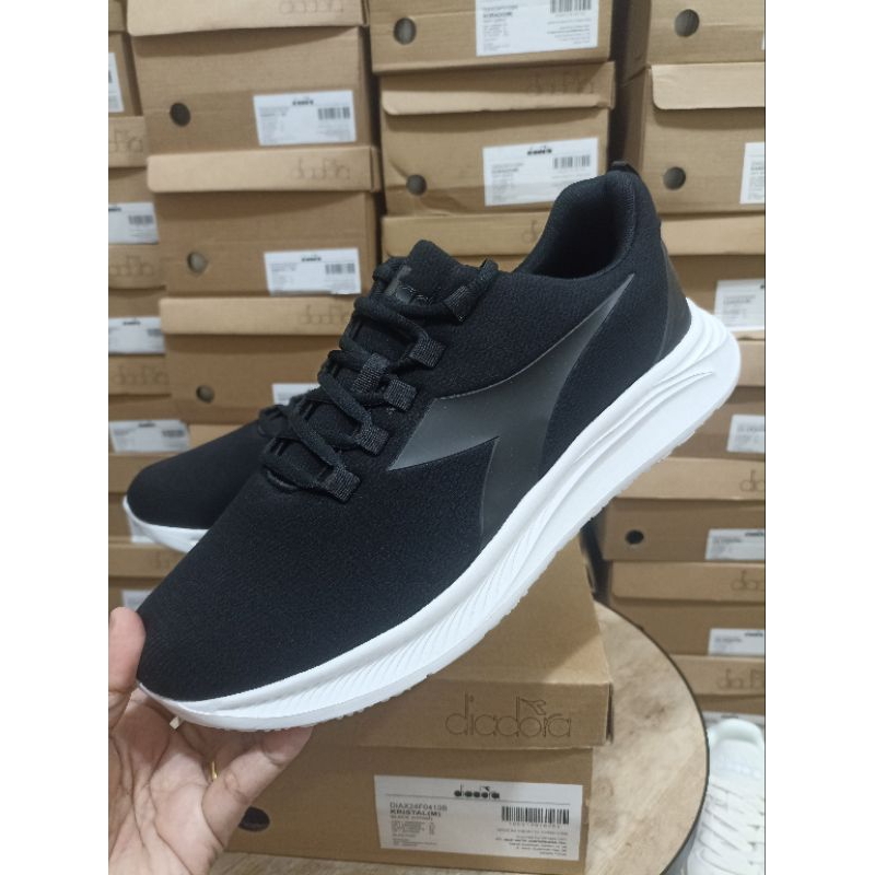 Diadora Kristal Sepatu Ori Hitam