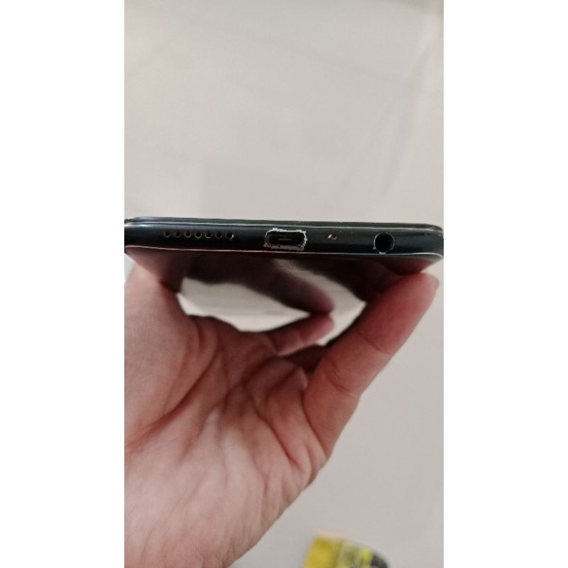 DijualHpOppoF5batangan,kondisiminuspemakaiansaja,lcdamandansudut²sertapinggirannyamulus.minus pemaka