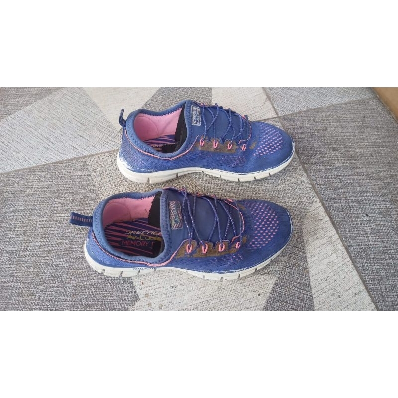 sepatu sneakers cewek slip on Skechers 38 second