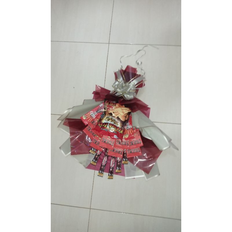 

Bucket_Snack_KadoWisuda_HadiahMurah_Bucket_murah