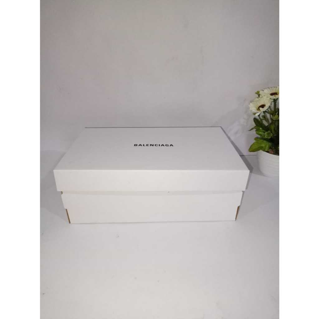 INNER_BOX_SEPATU_BALANCIAGA