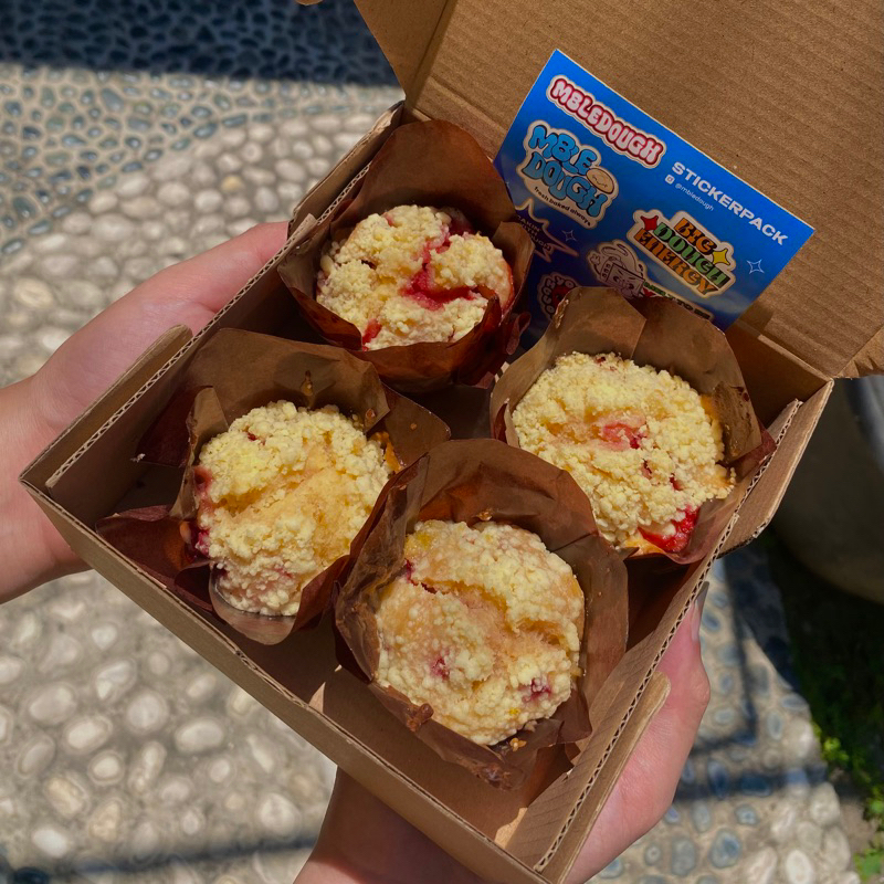 

Strawberry Crumble Muffin