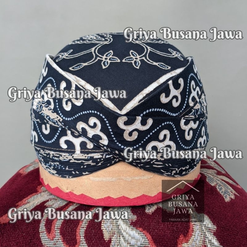 Blangkon Alusan Solo Perbawan Batik Kombinasi Wahyu Tumurun Latar Cemeng