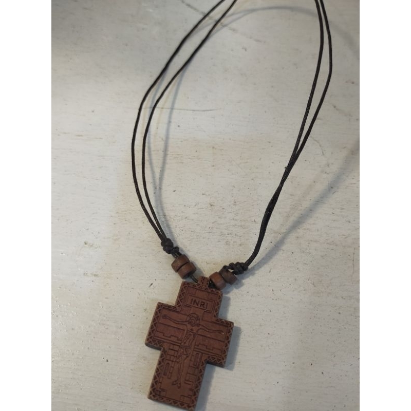 Kalung Tali Salib Kayu Lebar QTM64F 4.3x2.8cm (7361) - Kalung Salib Tali - Kalung Tali Salib