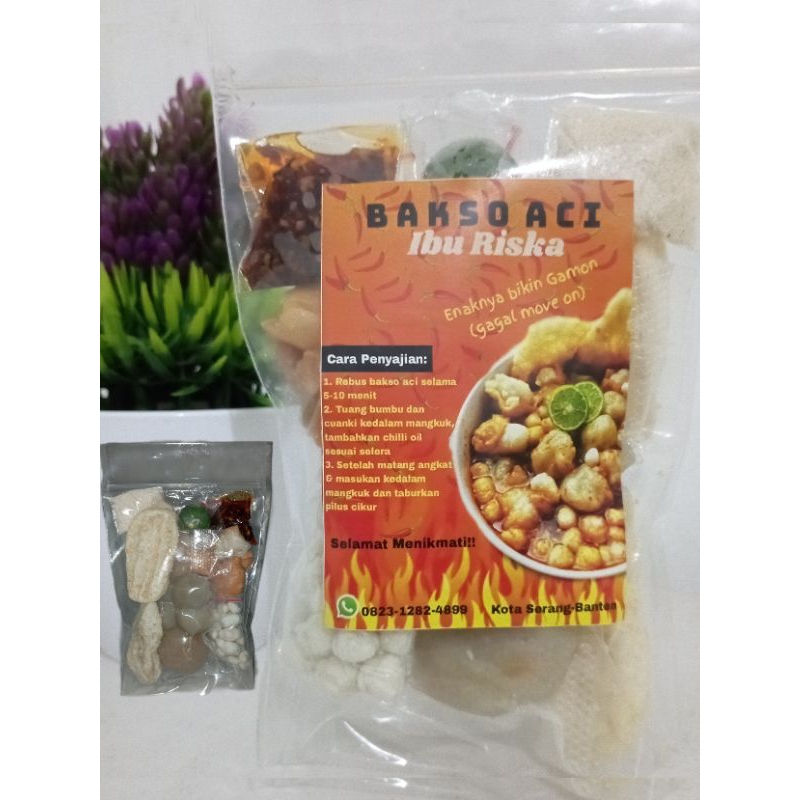 

Bakso Aci Ibu Riska dengan chilli oil dan isi ayam suwir