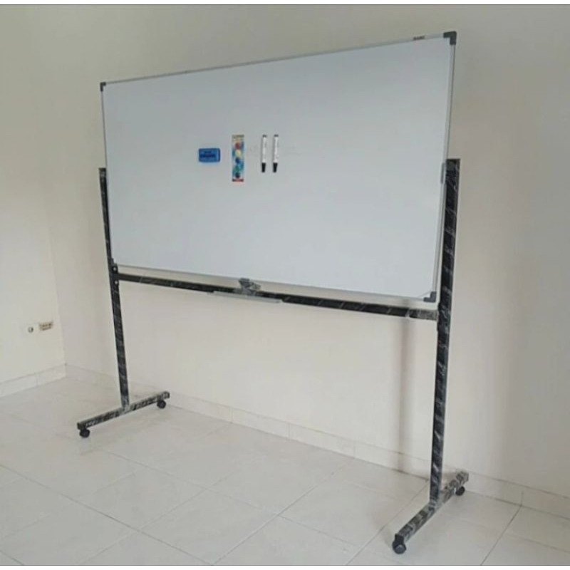 

DAIKI Papan tulis White board Single face standing magnetic uk 90 x 150 cm / 90 x 180 cm.