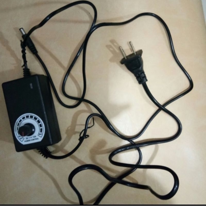 Adaptor 3-12v dc 2A Variable