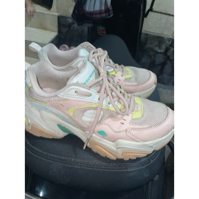 sepatu wanita skecher