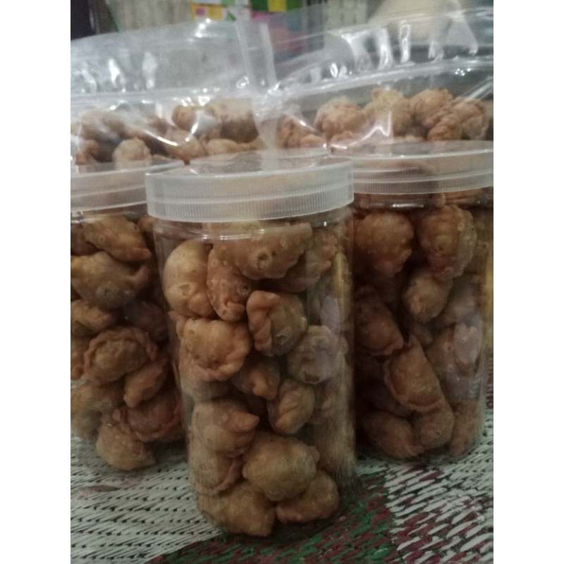 

pastel isi abon dan stik bawang rasa original dan balado