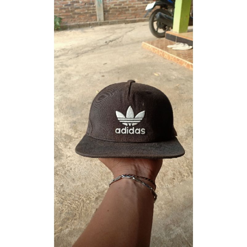 topi snapback adidas trefoil original