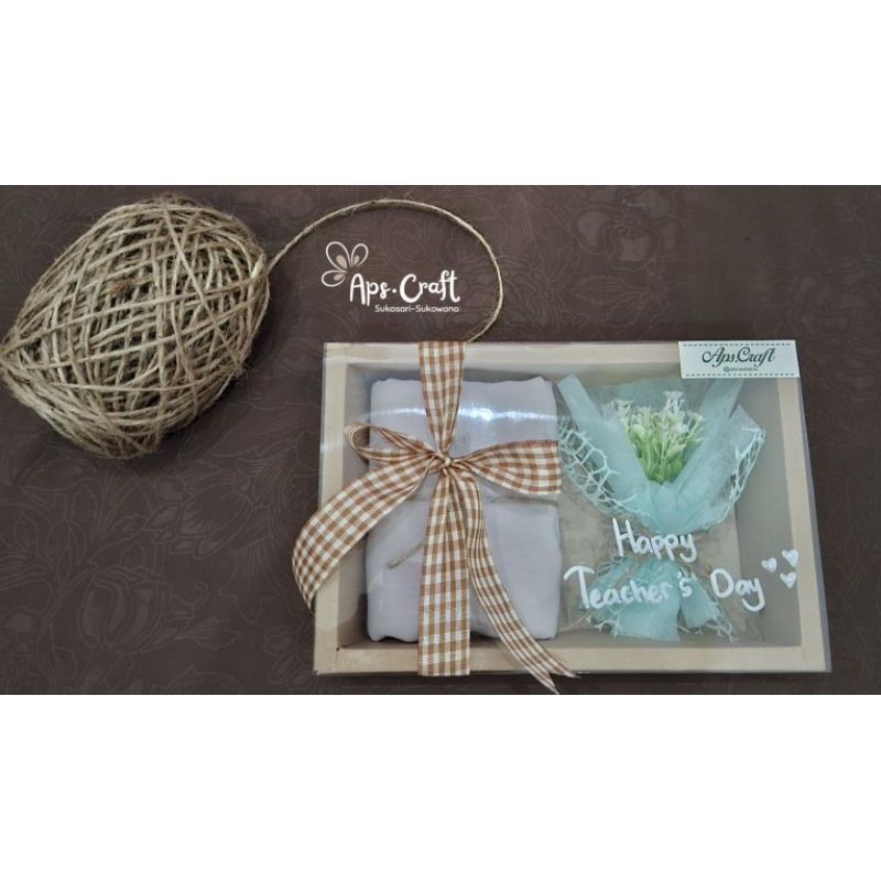 

Gift box|Hampers hari guru|Gift Ulang Tahun|Gift Wisuda