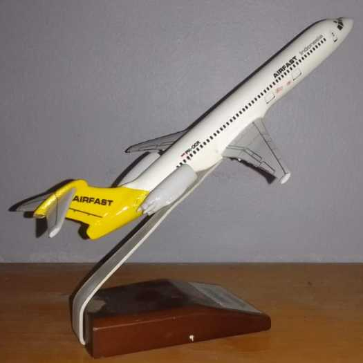 Diecast pesawat AIRFAST Indonesia Reg PK-OCR McDonnell Douglas MD-82 with stand model 1:200