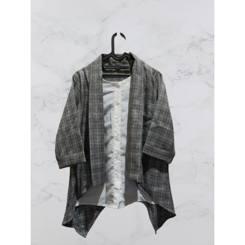 Outer Blazer Kotak kotak Inner kemeja Putih