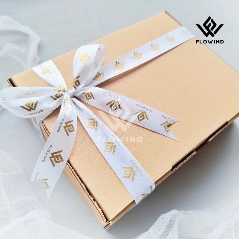 

Special gift box flowind (Box ukuran 20X15X5 cm) Box hadiah Kado ulang tahun Kado anniversary
